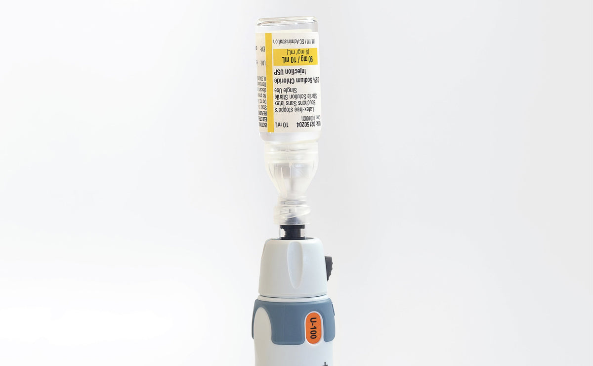 Muatkan video: Draw insulin from a 10 ml vial