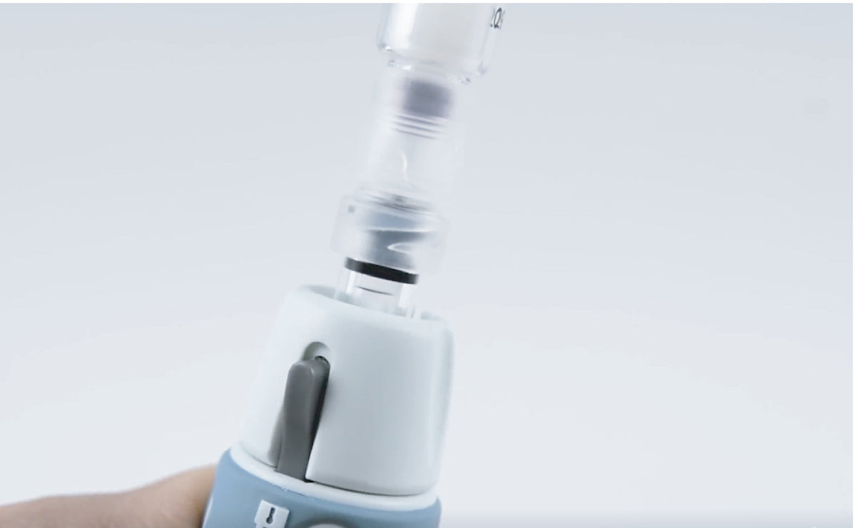 Muatkan video: Draw insulin from a 3 ml cartridge